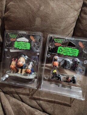 Lemax Spooky Town Trick Or Dog Treats & Cats Figure Halloween Village Accessory